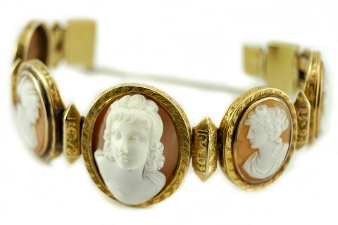 Cameo bracelet of 14k gold