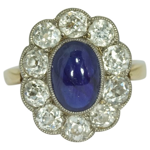 Ring of 14k gold set with a sapphire and brillant-cut diamonds