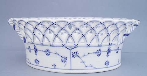 Royal Copenhagen, musselmalet helblonde; Frugtkurv af porcelæn #1055