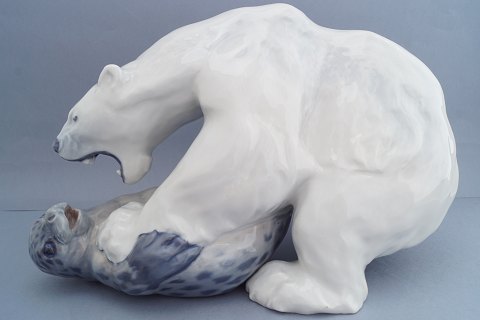 Royal Copenhagen, Knud Kyhn;
Polar bear with seal in porcelain