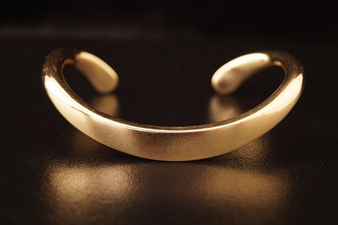 Carl Antonsen; heavy arm band in 14k gold