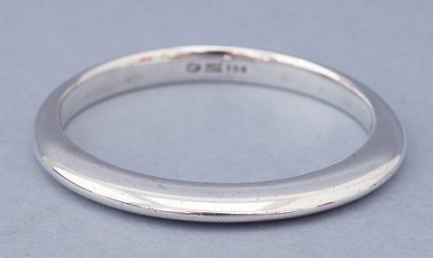 Nanna Ditzel for Georg Jensen; tung lukket armring i sterling sølv #168