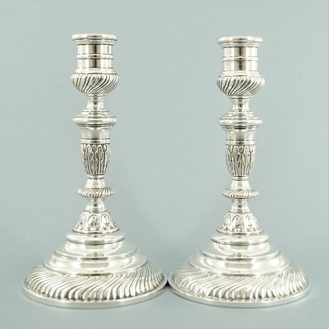 Svend Toksværd; A pair of hallmarked candlesticks, silver 1953