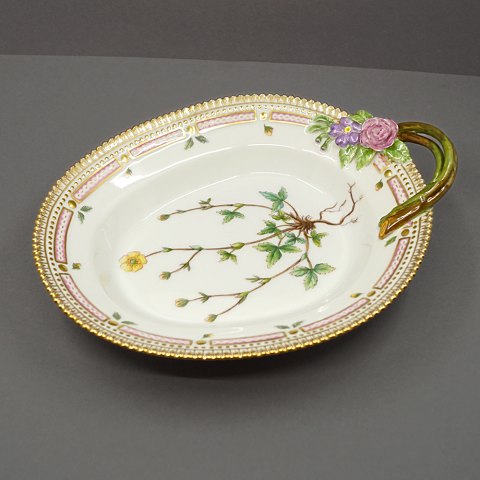 Royal Copenhagen, Flora Danica; Dish/bowl #3540 Royal Copenhagen, Flora Danica; Dish/bowl #3540