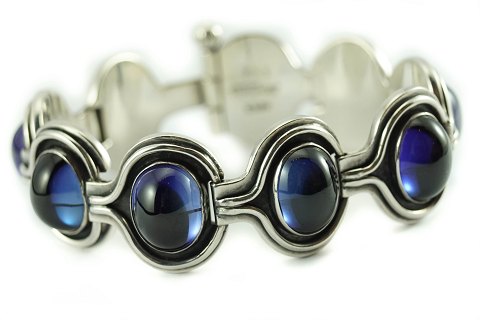 Hans Hansen; 
A bracelet of sterling silver with synthetic sapphires