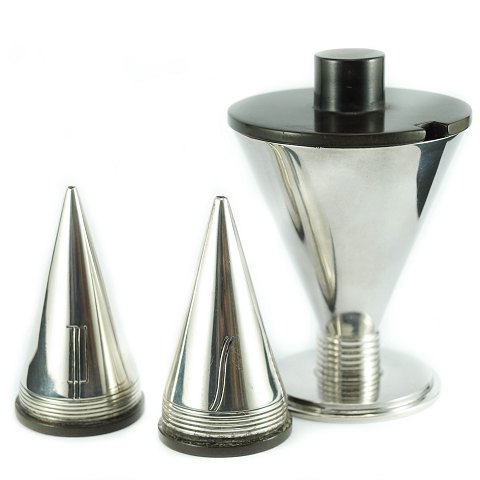 Frantz Hingelberg, Svend Weihrauch; sterling silver salt and peber set with a 
mustard cup