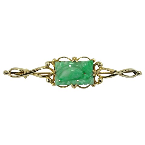 Viggo Wollny; Brooch of 14k gold with jade