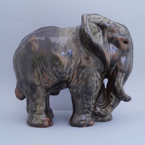 Royal Copenhagen, Knud Kyhn; A stoneware elephant