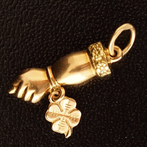 A pendant, an arm with a clover, 18k gold, English