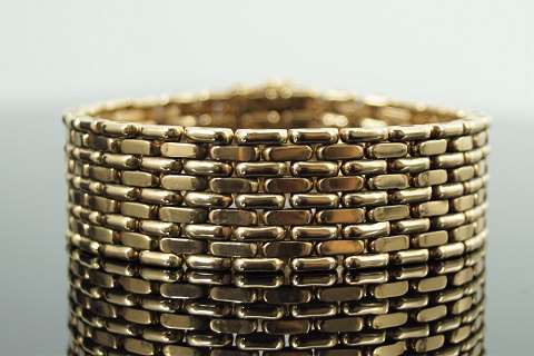 Surel; A Danish bracelet of 14k gold