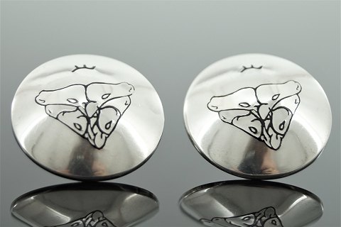 Jens Tage Hansen; Big round cufflinks of sterling silver with enamel