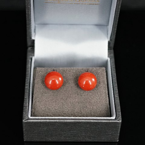 Earrings of 14k gold, coral