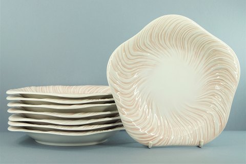 Royal Copenhagen, Arje Griegst; Conch/Seashell dinner plates for 8, porcelain 
#14172