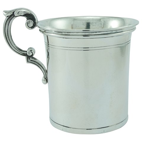 L. Berth; A children cup of hallmarked silver, 1946