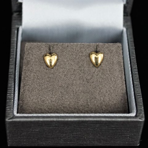 Small heart shaped earrings of 14k gold