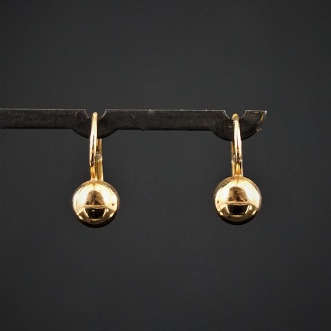 Viggo Wollny; Earrings of 14k gold
