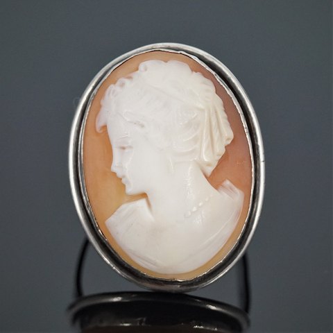 A cameo ring, silver, 1920 - 1930