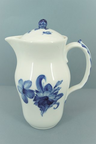 Royal Copenhagen, Blue Flower, braided; A pitcher with lid, porcelain #8145
