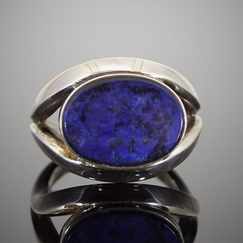 Georg Jensen; A lapis lazuli ring of sterling silver #A93