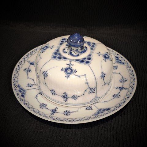 Royal Copenhagen, Half lace; Lidded butter bowl, porcelain #502