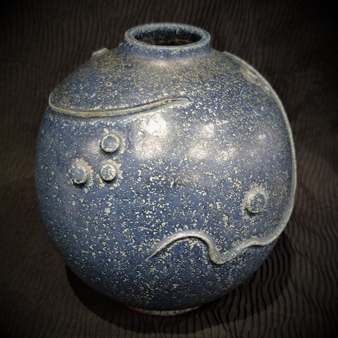 Arne Bang; A round stoneware vase #162