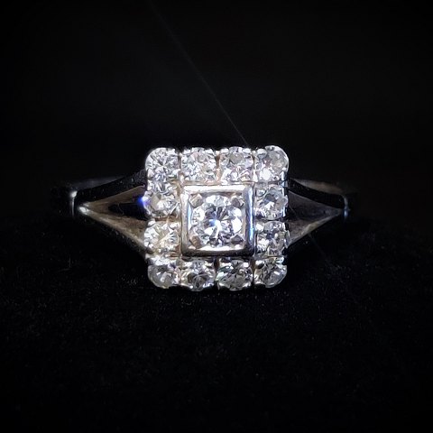 A diamond ring, set with 13 brillants, mounted in 14k white gold