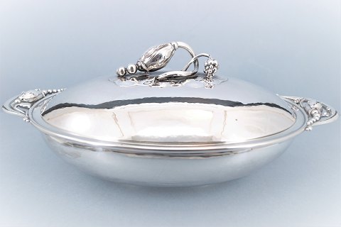 Georg Jensen; Magnolia lågfad, sterling sølv, #2C