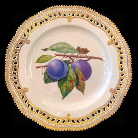 Royal Copenhagen, Flora Danica; Lunch plate #3554 with fruit