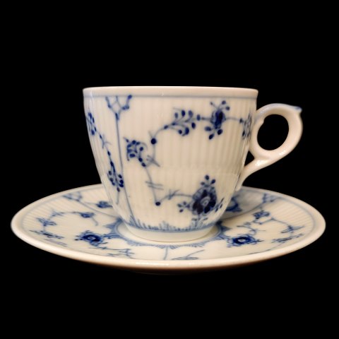 Royal Copenhagen, musselmalet riflet porcelæn; Espressokop #298