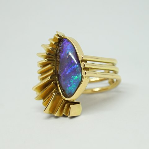 Anette Kræn; Ring of 14k gold with Opal