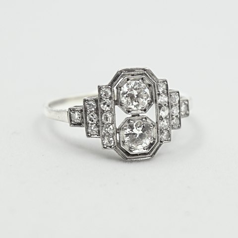 Art deco diamond ring in 18k white gold