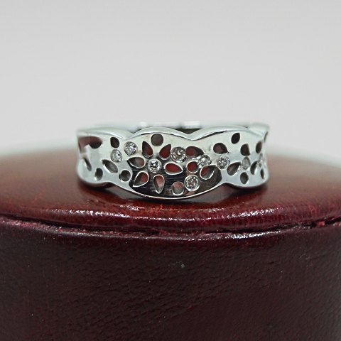 Ole Lynggaard, Charlotte Lynggaard; Ring of 18k white gold, with nine diamonds