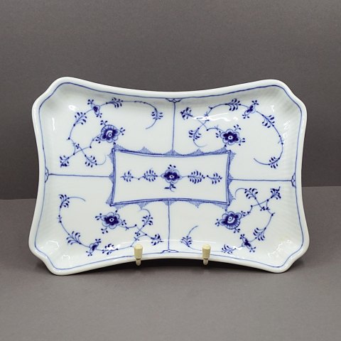 Royal Copenhagen, musselmalet riflet porcelæn; Aflangt fad, Nr. 269 Royal Copenhagen, musselmalet riflet porcelæn; Aflangt fad, Nr. 269