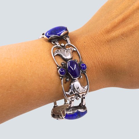 Georg Jensen; Skønvirke sølvarmbånd med Lapis, nr. 34