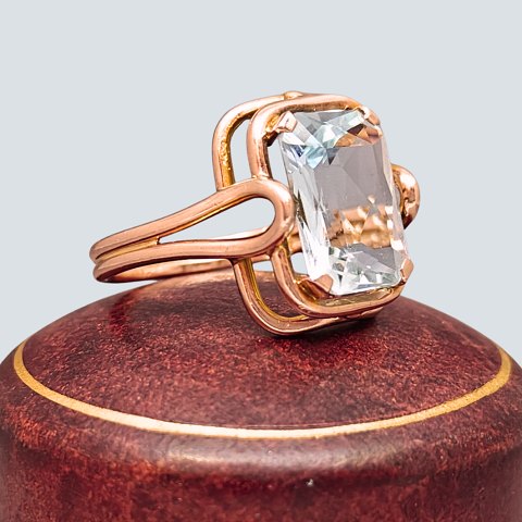 Ring i 14 kt. rosaguld med akvamarin