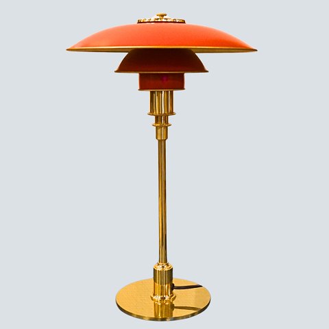 Poul Henningsen; 3/2 Jubilæums bordlampe med rødlakeret skærme Poul Henningsen; 3/2 Jubilæums bordlampe med rødlakeret skærme