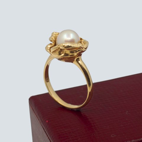 Hermann Siersbøl; Ring i 14 kt. guld med perle