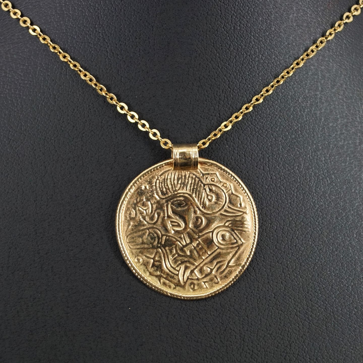 Damgaard-Lauritsen - Museums Kopi smykke; Brakteat af 14 kt. guld i kæde