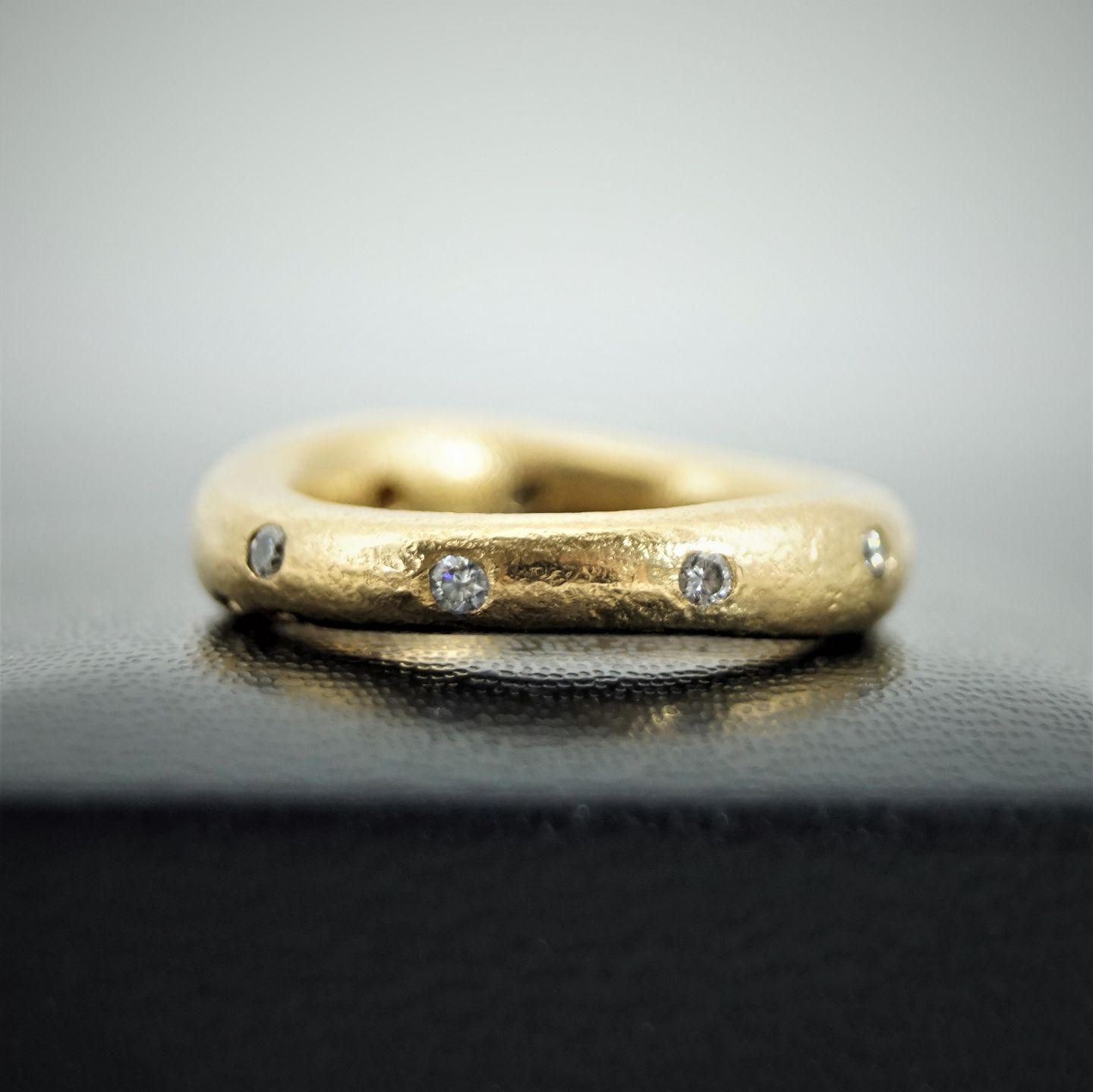 Antik Damgaard-Lauritsen - Ole Lynggaard, Lynggaard; Love nr. med diamanter, 18 kt. guld,