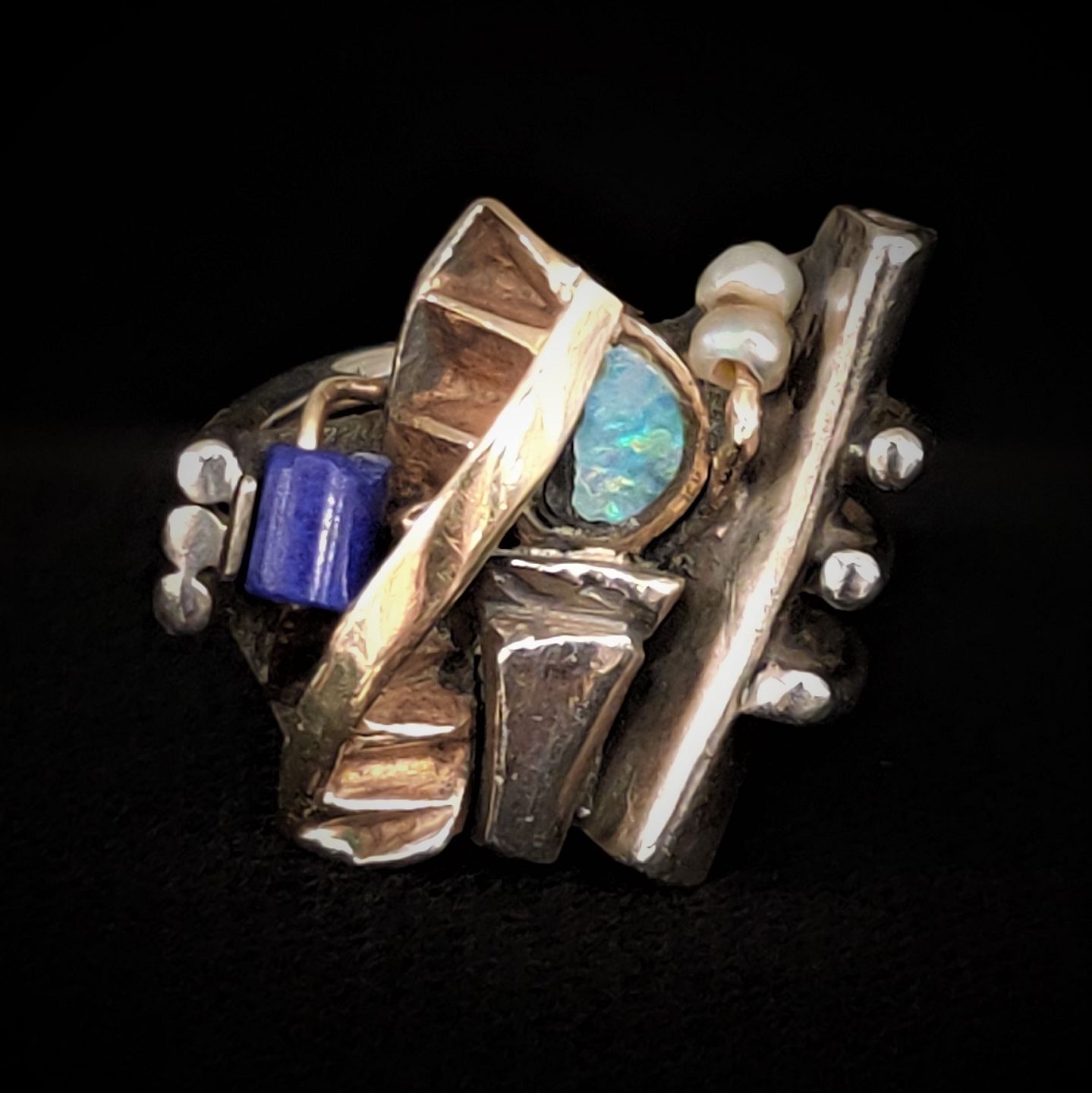Gør det tungt venlige platform Antik Damgaard-Lauritsen - Anette Kræn; Ring af sølv og guld, prydet med  opal, perler og lapis lazuli