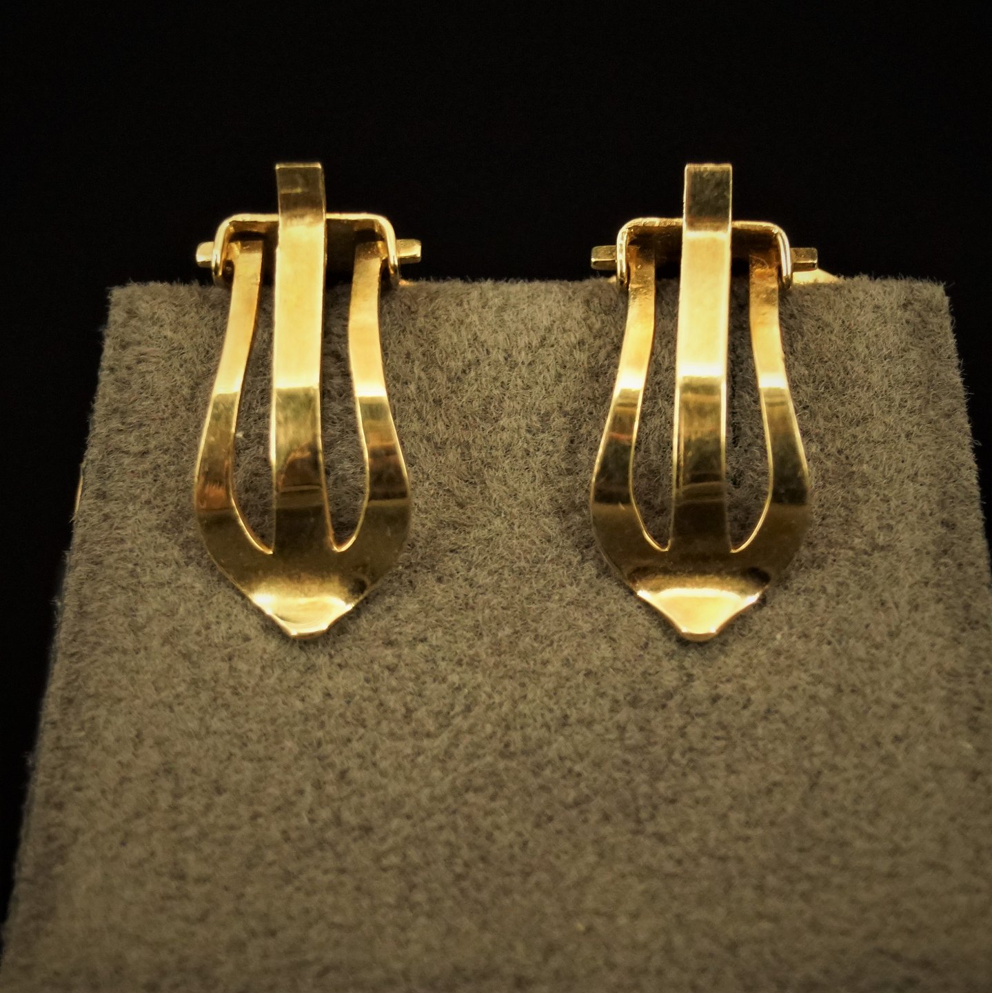 Antik Damgaard-Lauritsen - Moderne øreclips af 14 kt. guld